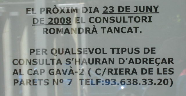 Cartel colgado en el Centro Cívico de Gavà Mar anunciando el cierre del CAP de Gavà Mar el día 23 de junio de 2008 (puente de San Juan)
